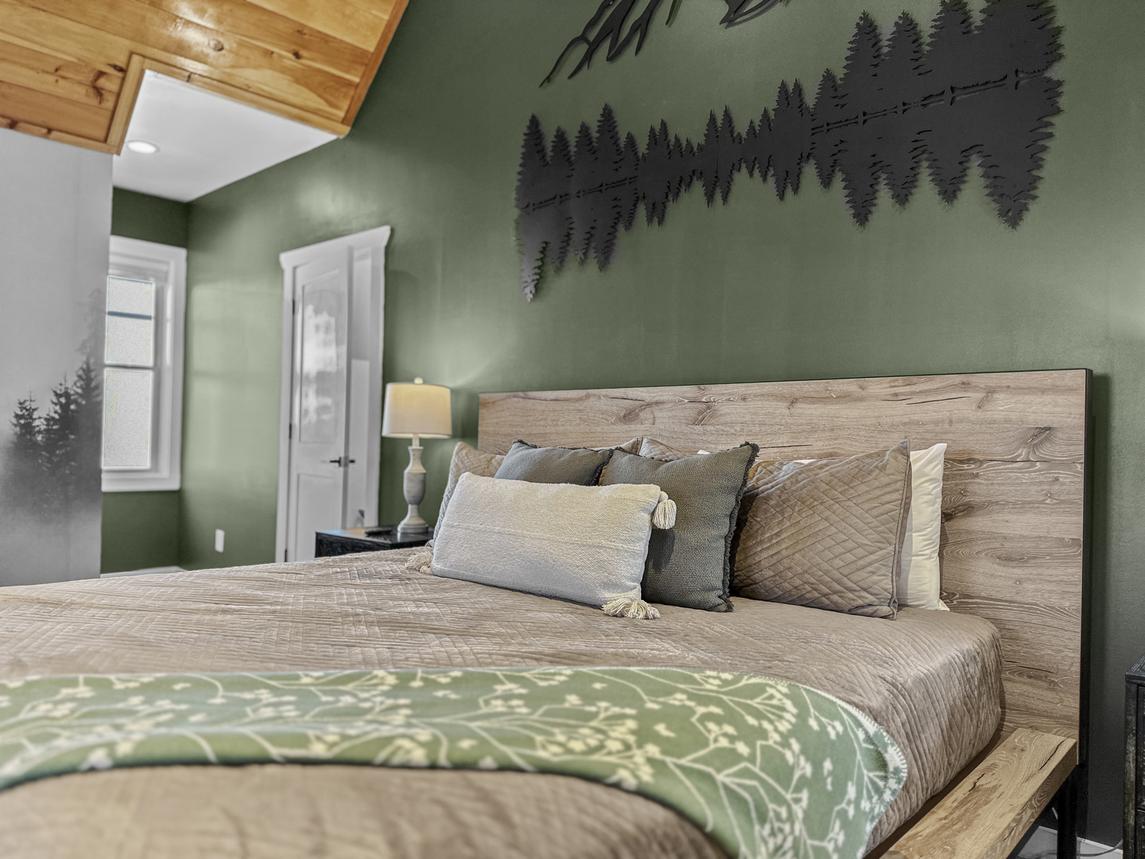 Ritzy Bear Lodge - New Listing