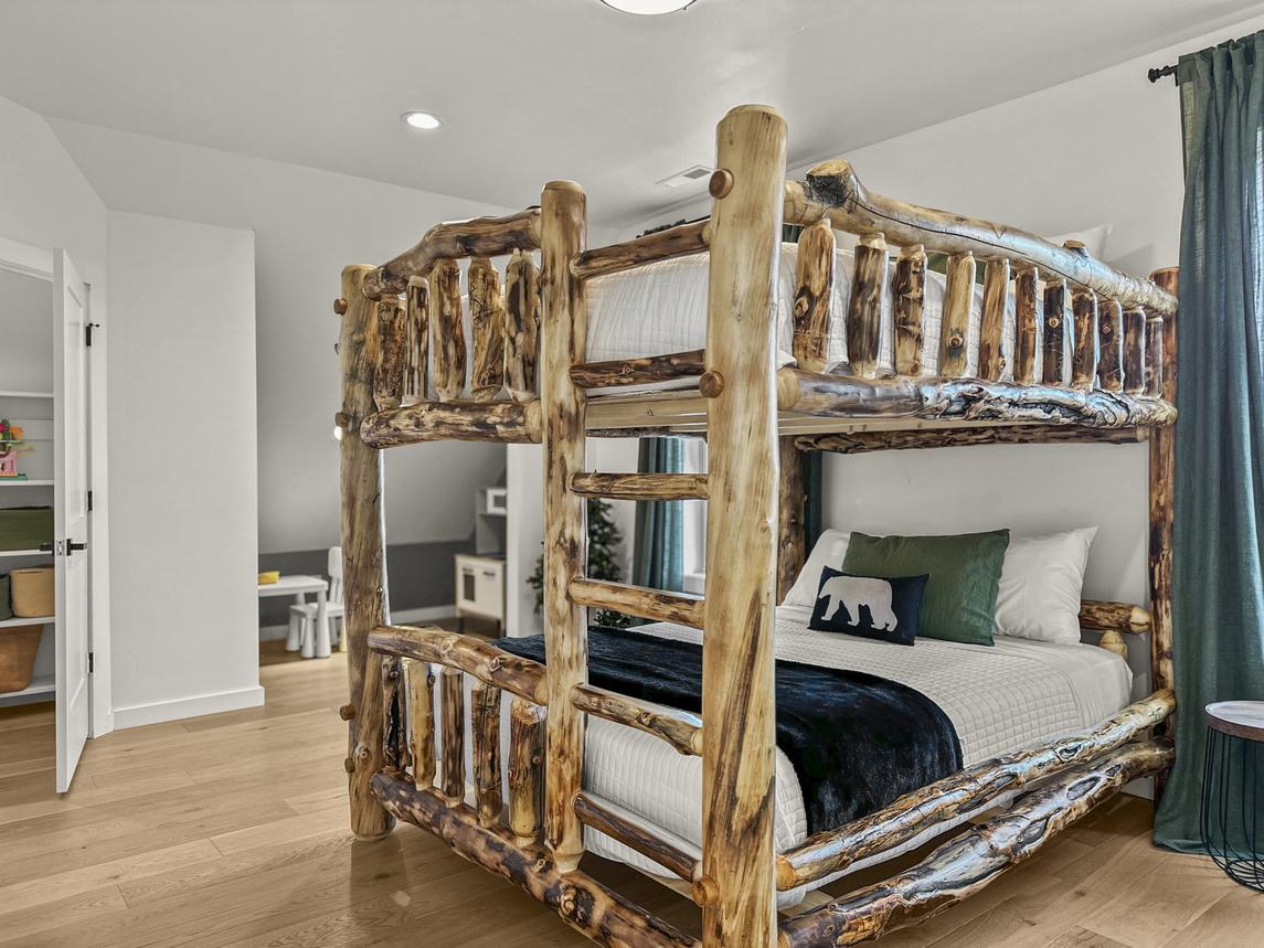 Ritzy Bear Lodge - New Listing