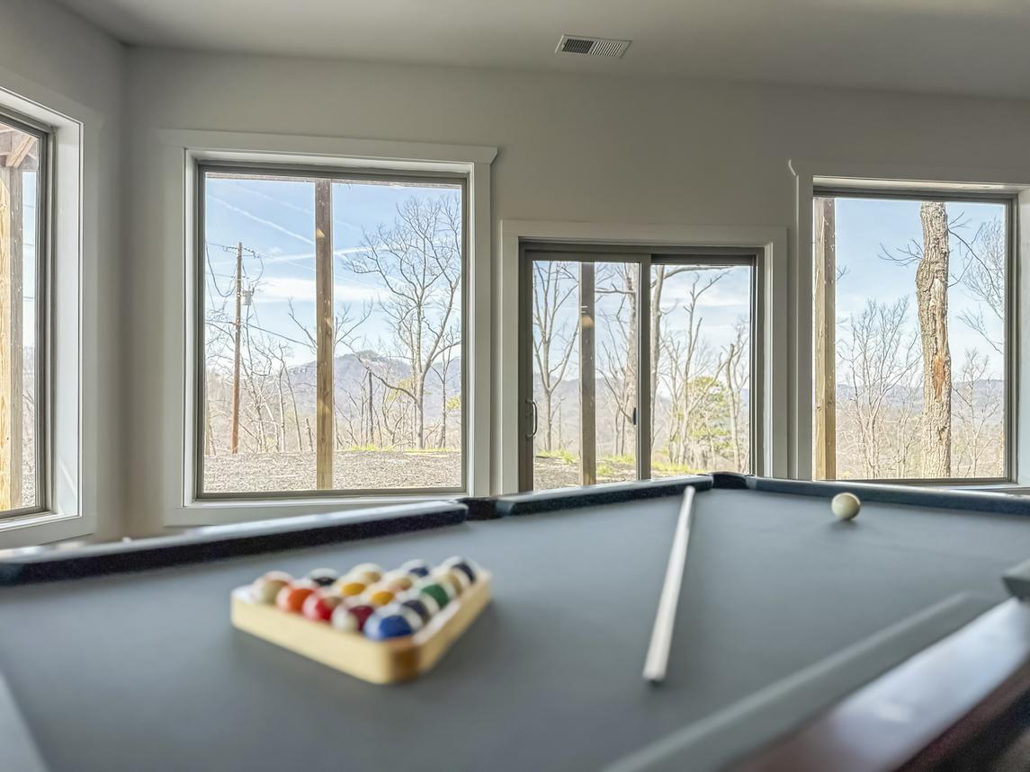 Ritzy Bear Lodge - New Listing