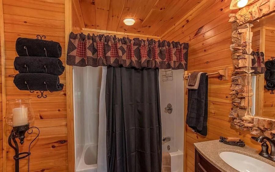 Smoky Serenity Chalet - New Lisiting