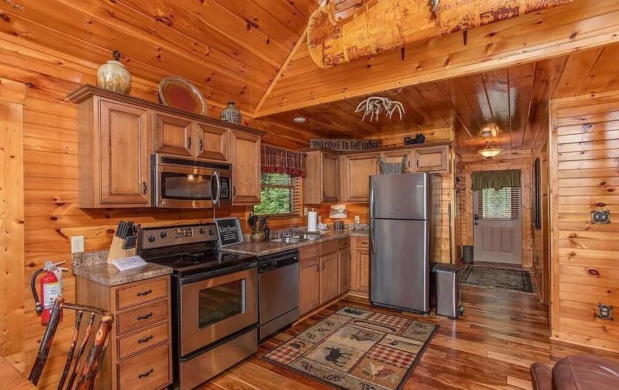 Smoky Serenity Chalet - New Lisiting