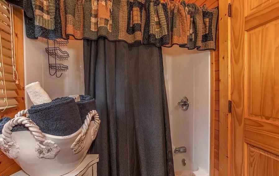 Smoky Serenity Chalet - New Lisiting