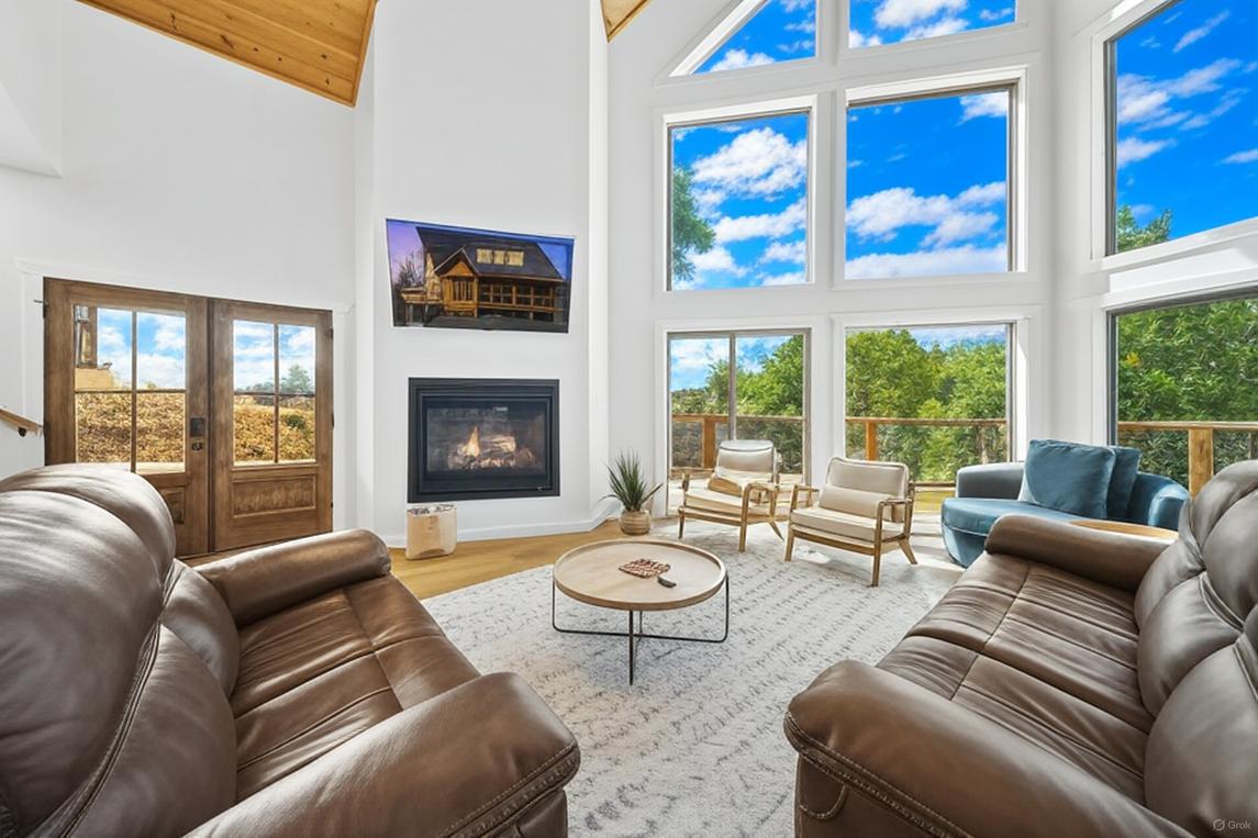 Ritzy Bear Lodge - New Listing