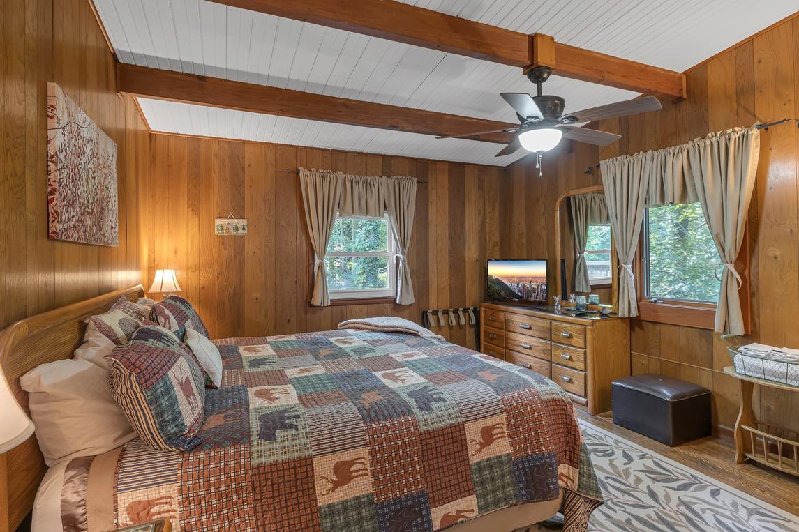 Bear Cub Retreat - New Listing