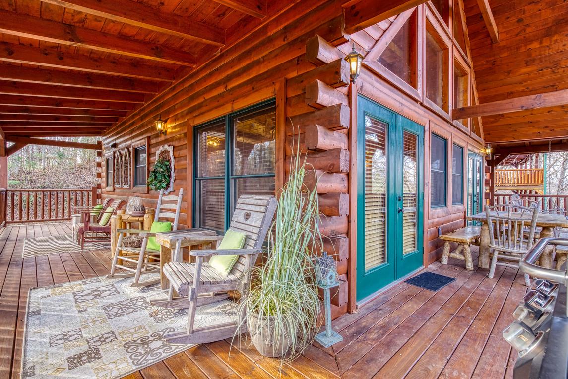 Smoky Serenity Chalet - New Listing