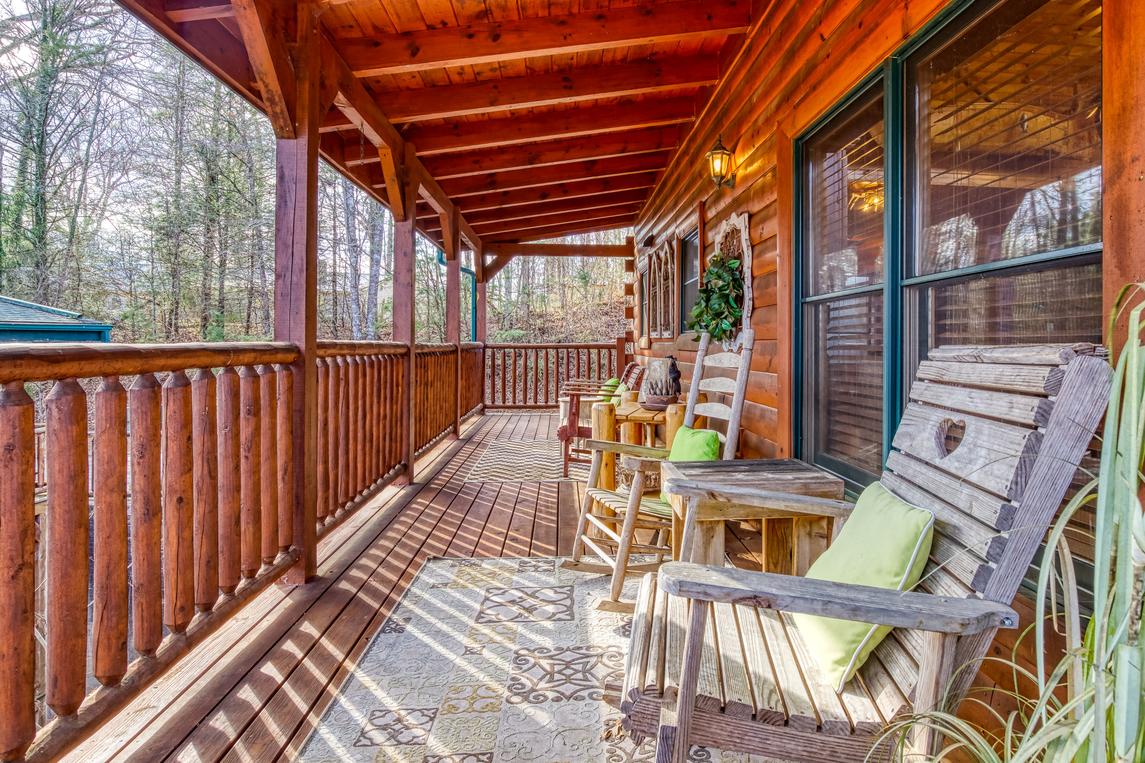 Smoky Serenity Chalet - New Listing