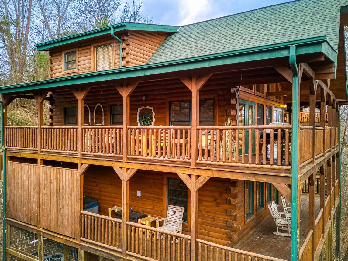 Smoky Serenity Chalet - New Listing