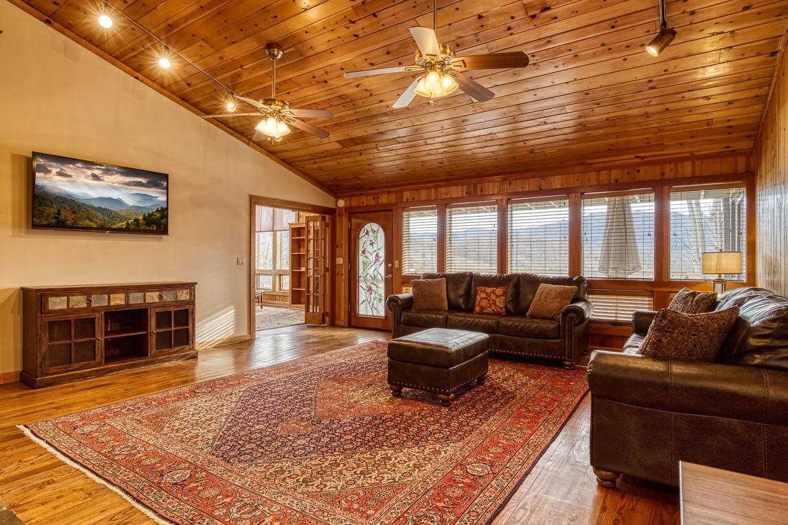 Mountain Vista - New Listing