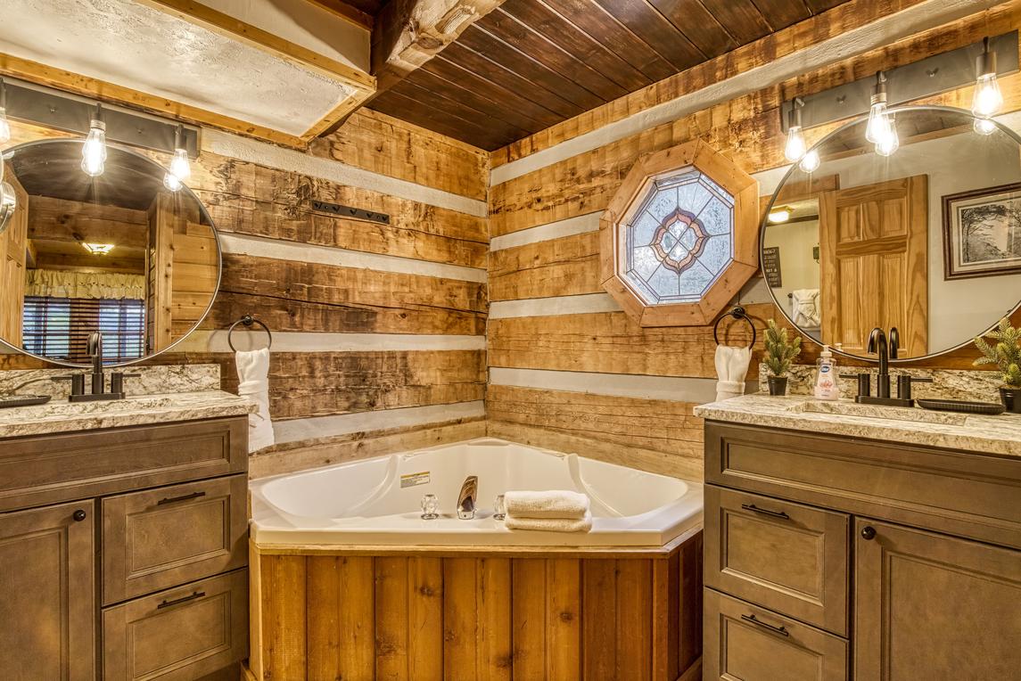 Cozy Cabin At Wild Turkey - New Listing