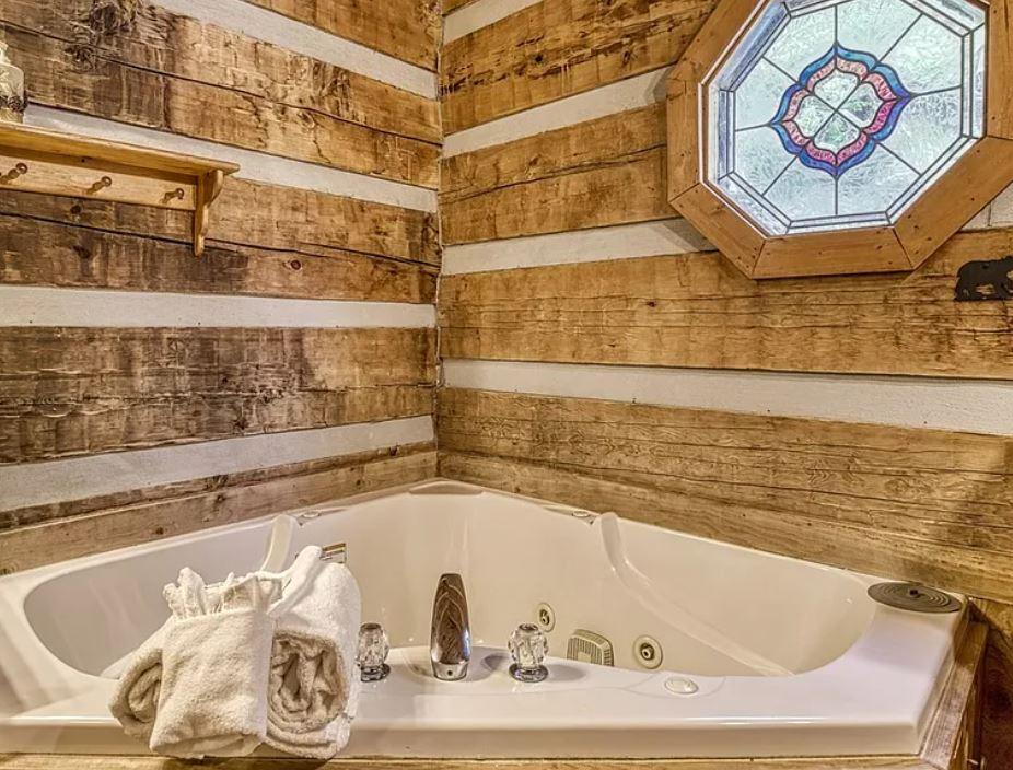 Cozy Cabin At Wild Turkey - New Listing