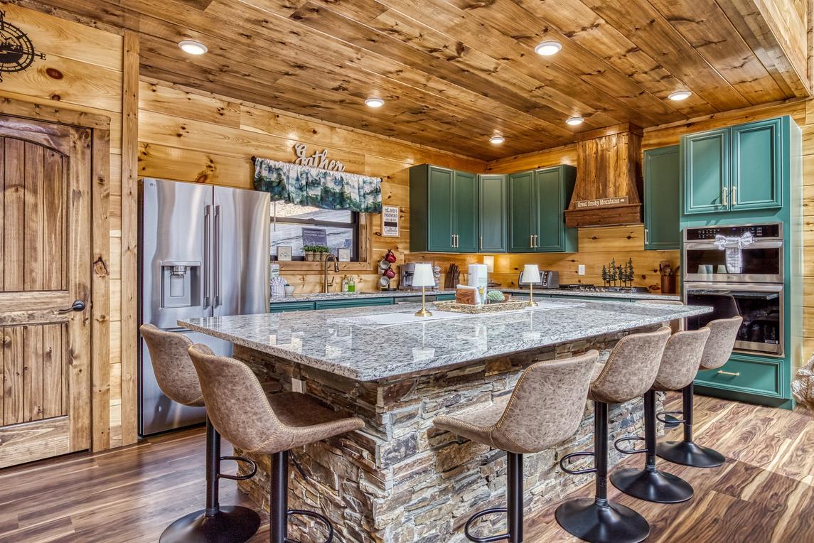 Longview Lodge - New Listing