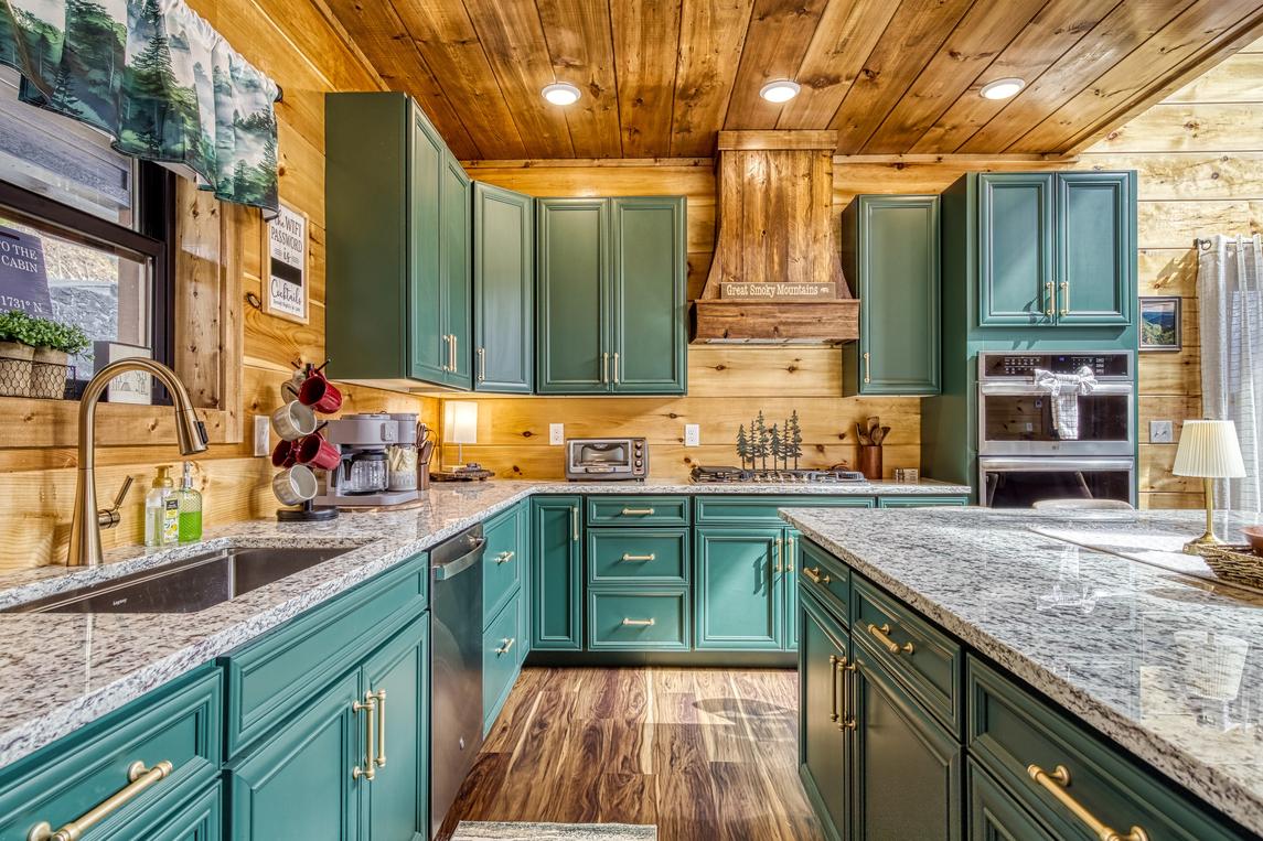 Longview Lodge - New Listing