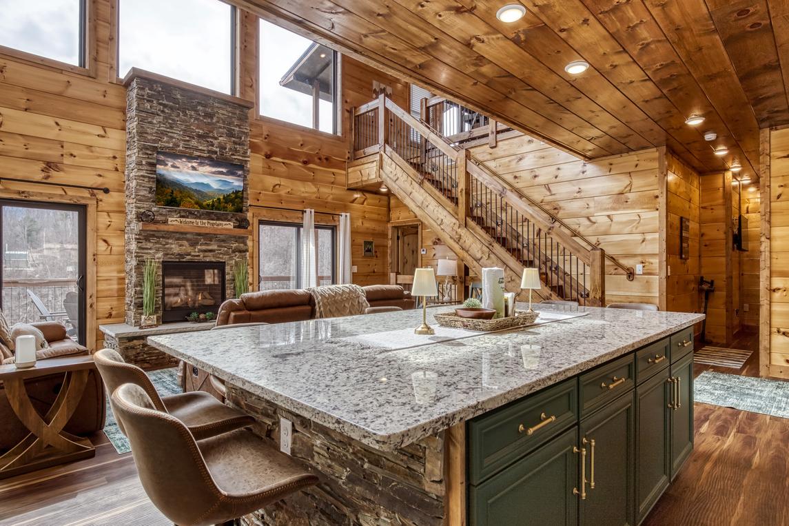 Longview Lodge - New Listing