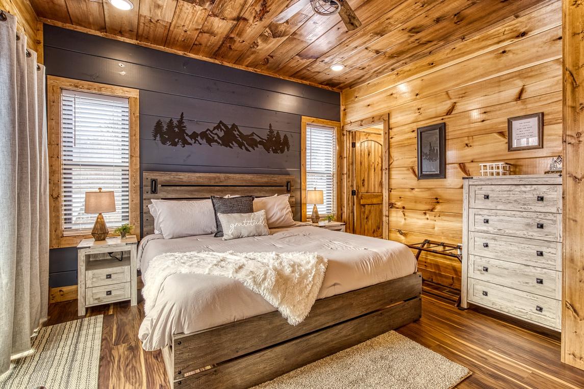 Longview Lodge - New Listing