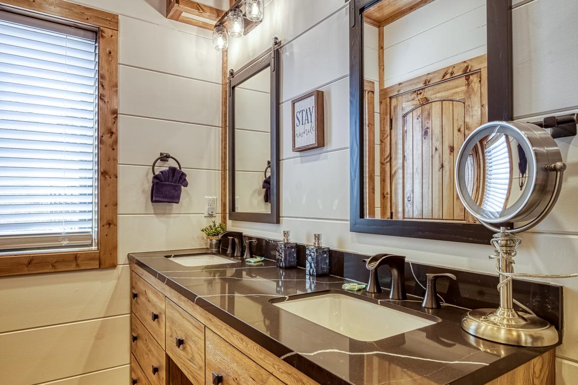 Longview Lodge - New Listing