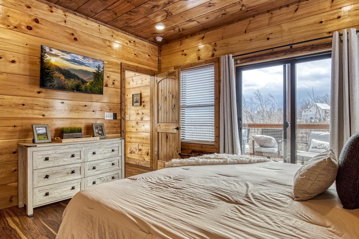 Longview Lodge - New Listing