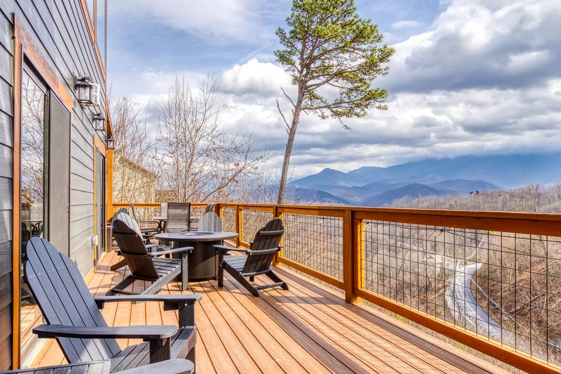 Longview Lodge - New Listing