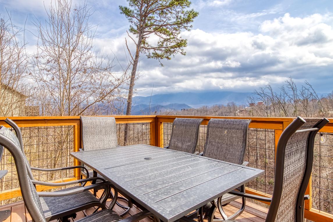 Longview Lodge - New Listing