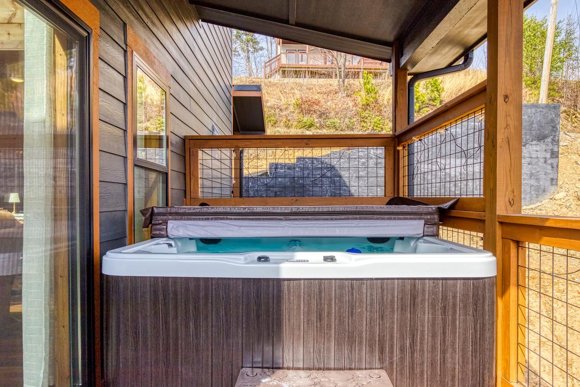 Longview Lodge - New Listing