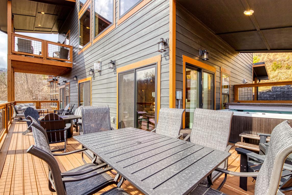 Longview Lodge - New Listing