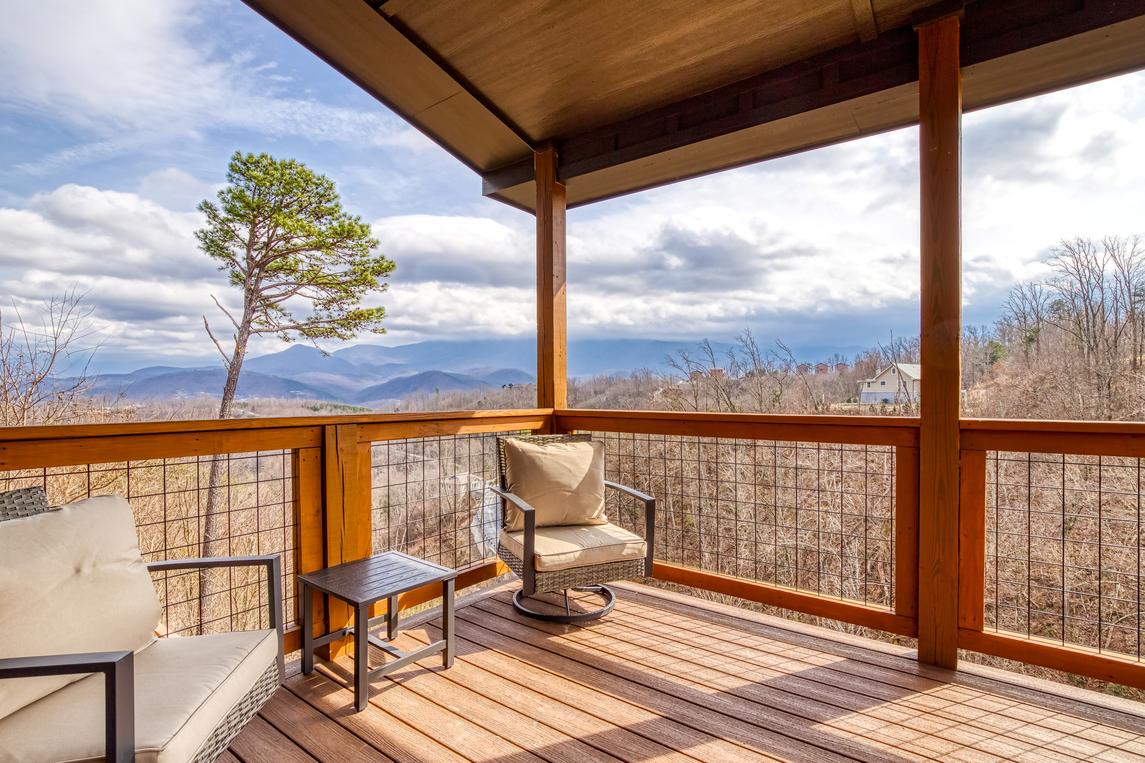 Longview Lodge - New Listing