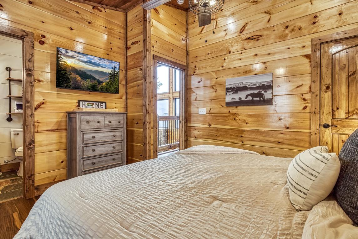 Longview Lodge - New Listing