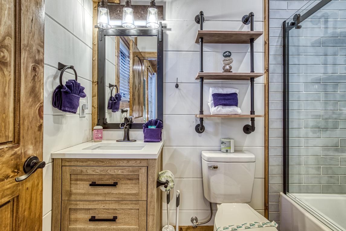 Longview Lodge - New Listing