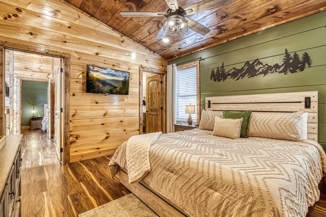 Longview Lodge - New Listing