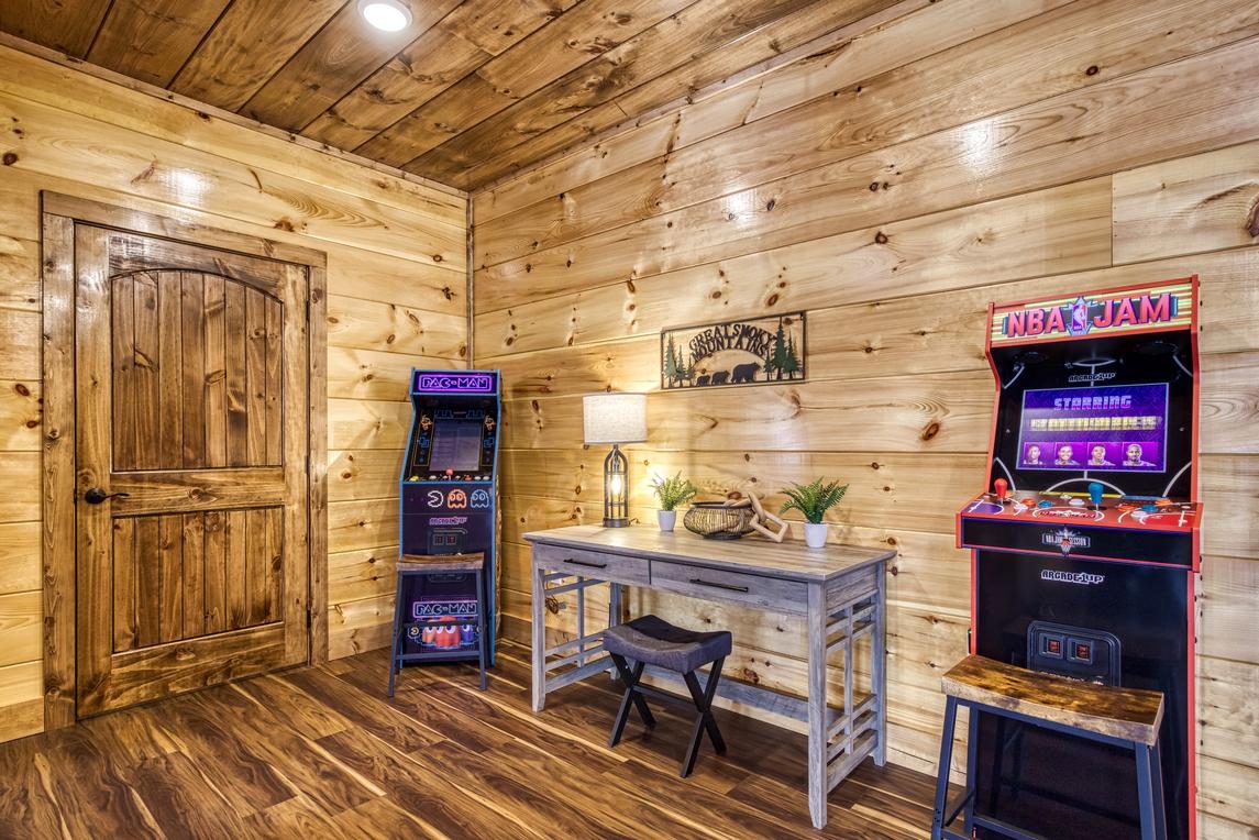 Longview Lodge - New Listing