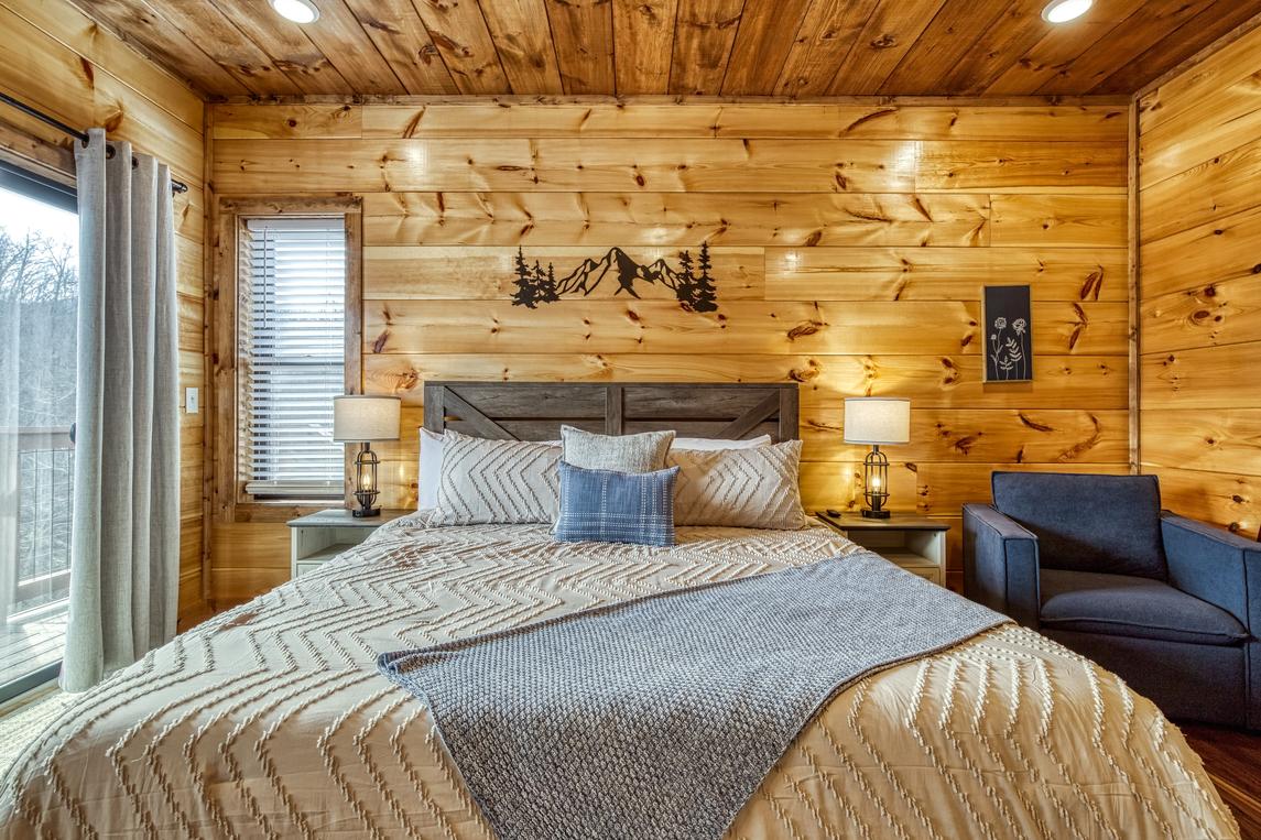 Longview Lodge - New Listing