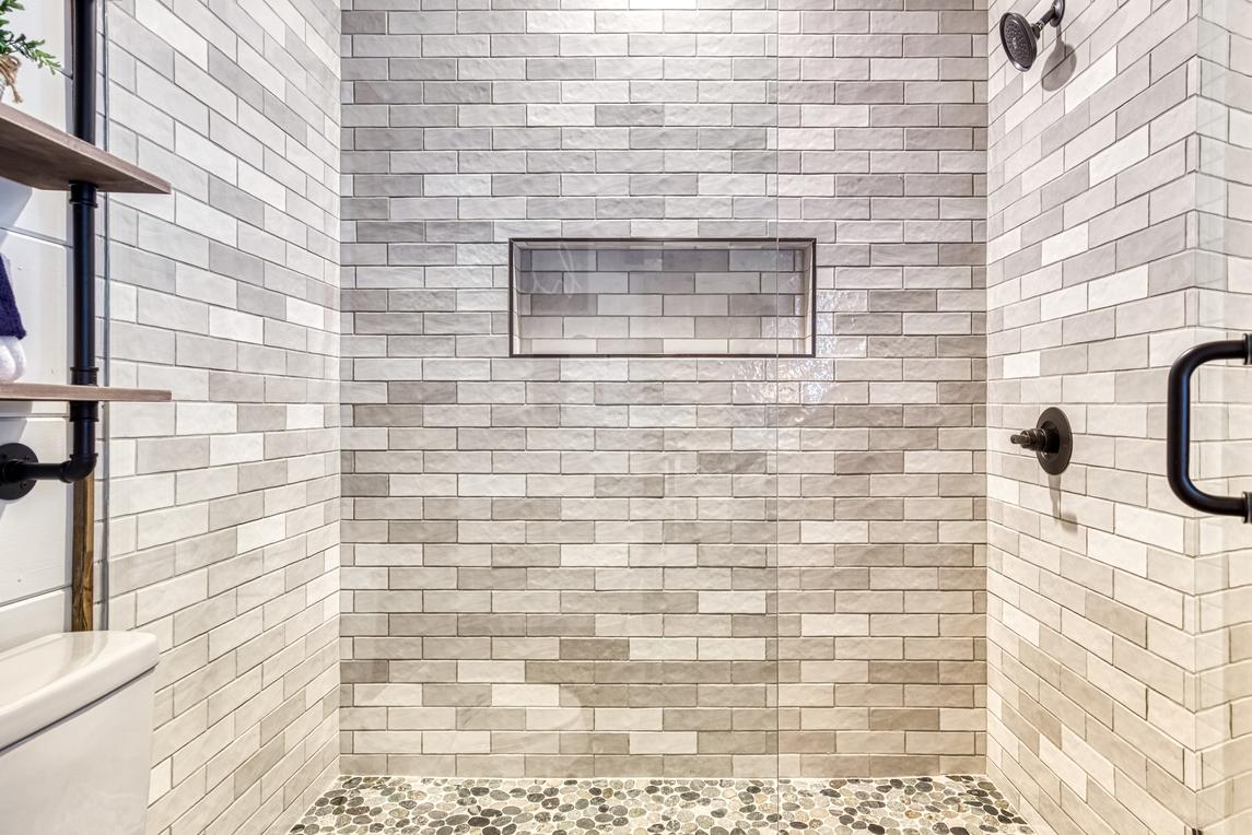 Longview Lodge - New Listing