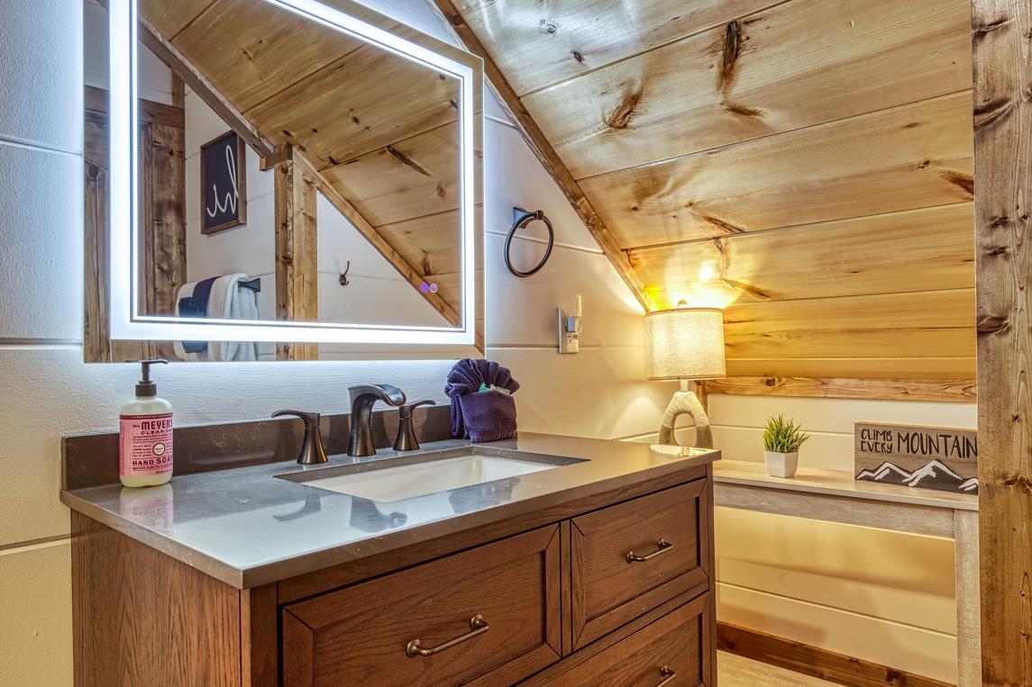 Longview Lodge - New Listing