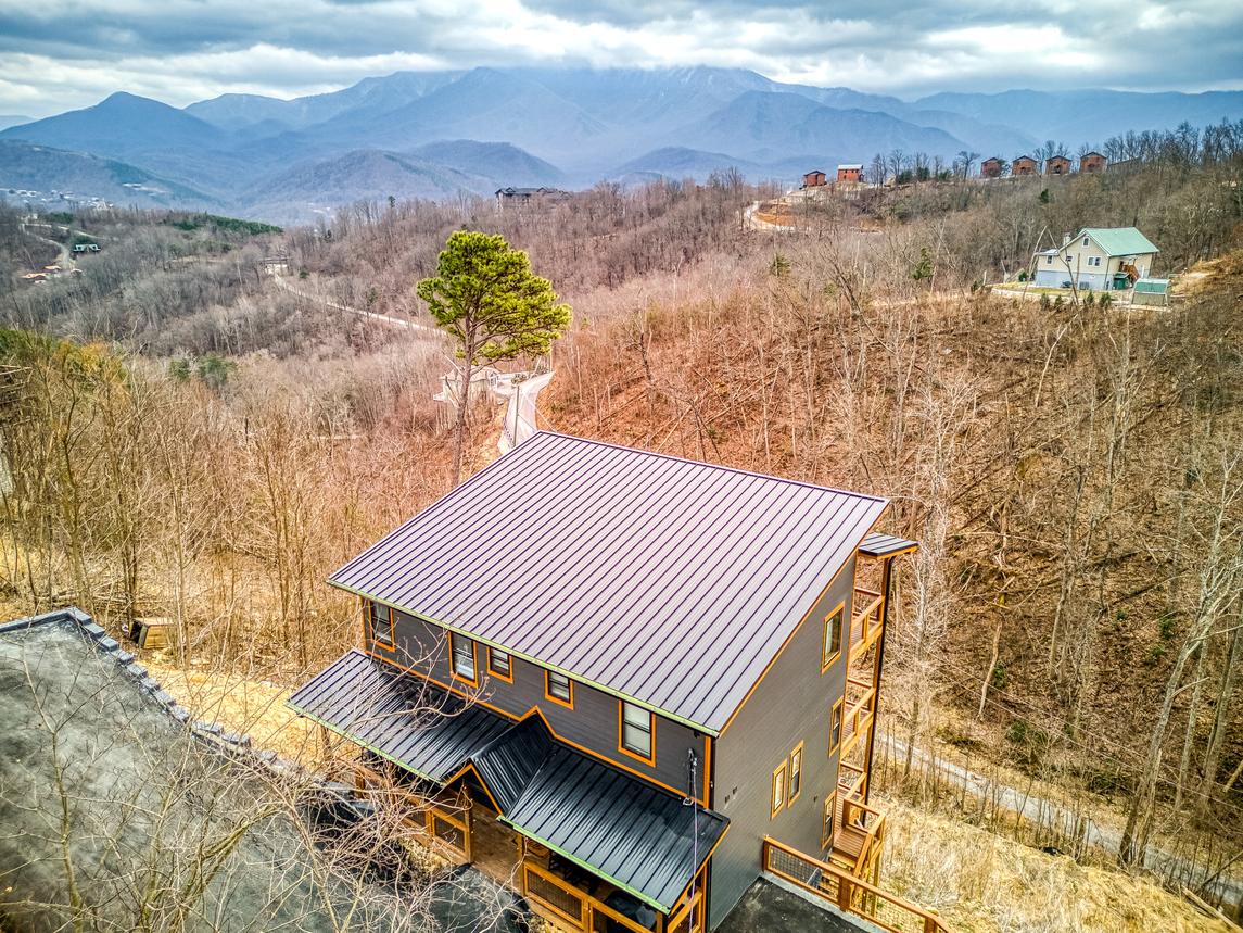Longview Lodge - New Listing