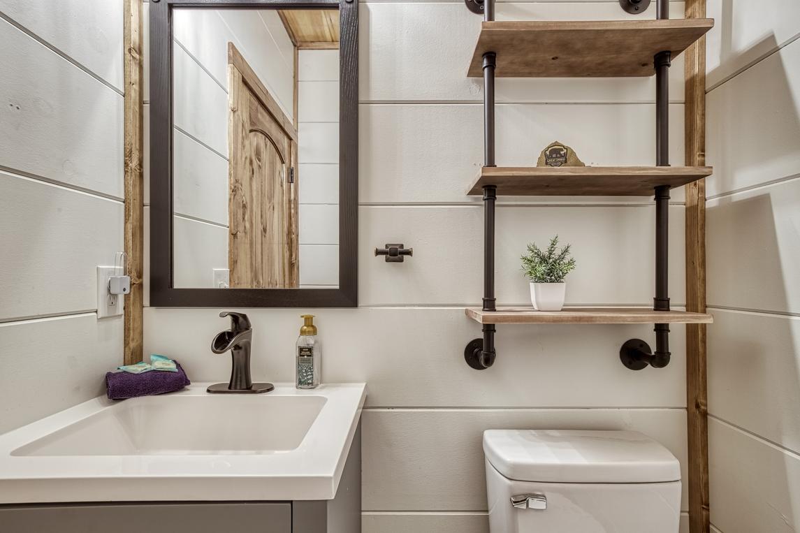 Longview Lodge - New Listing