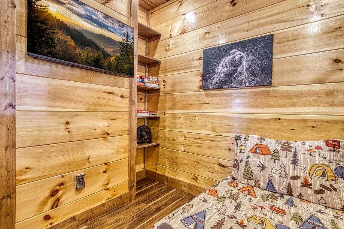 Longview Lodge - New Listing