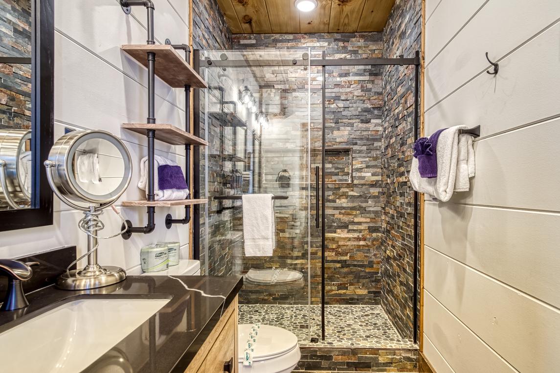 Longview Lodge - New Listing