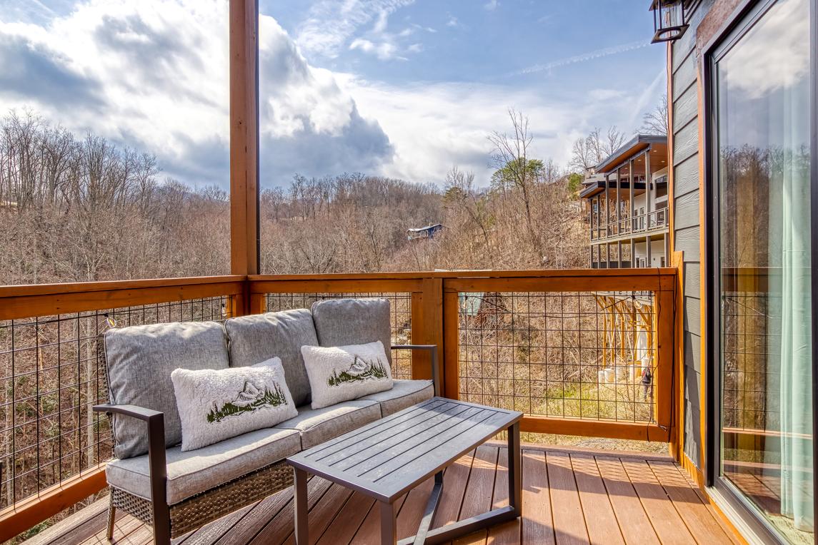 Longview Lodge - New Listing