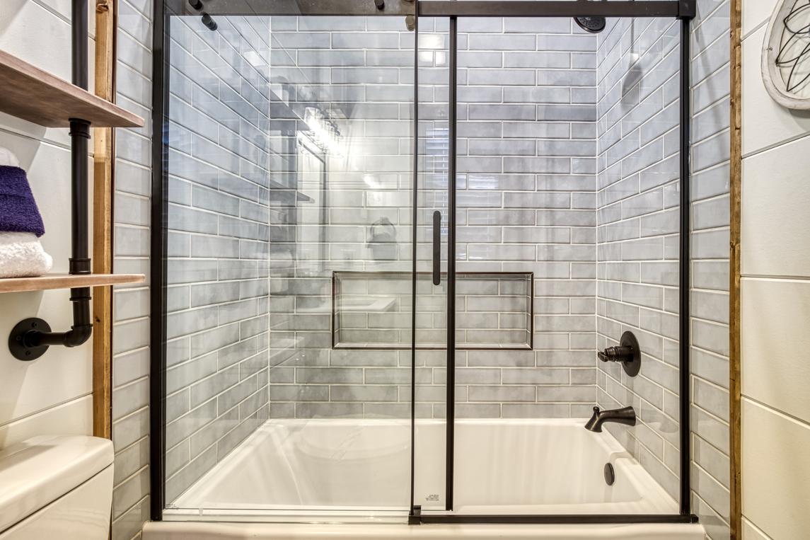 Longview Lodge - New Listing