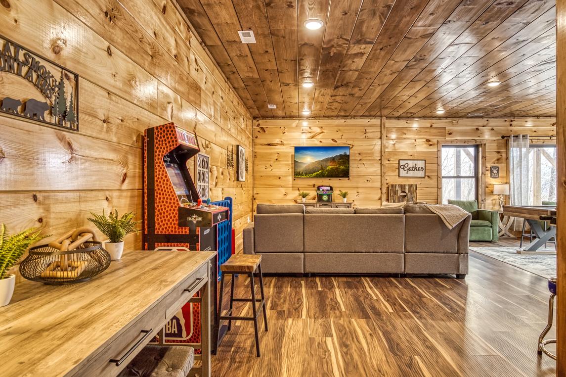 Longview Lodge - New Listing