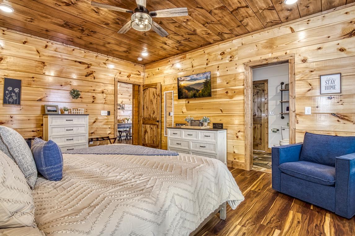 Longview Lodge - New Listing