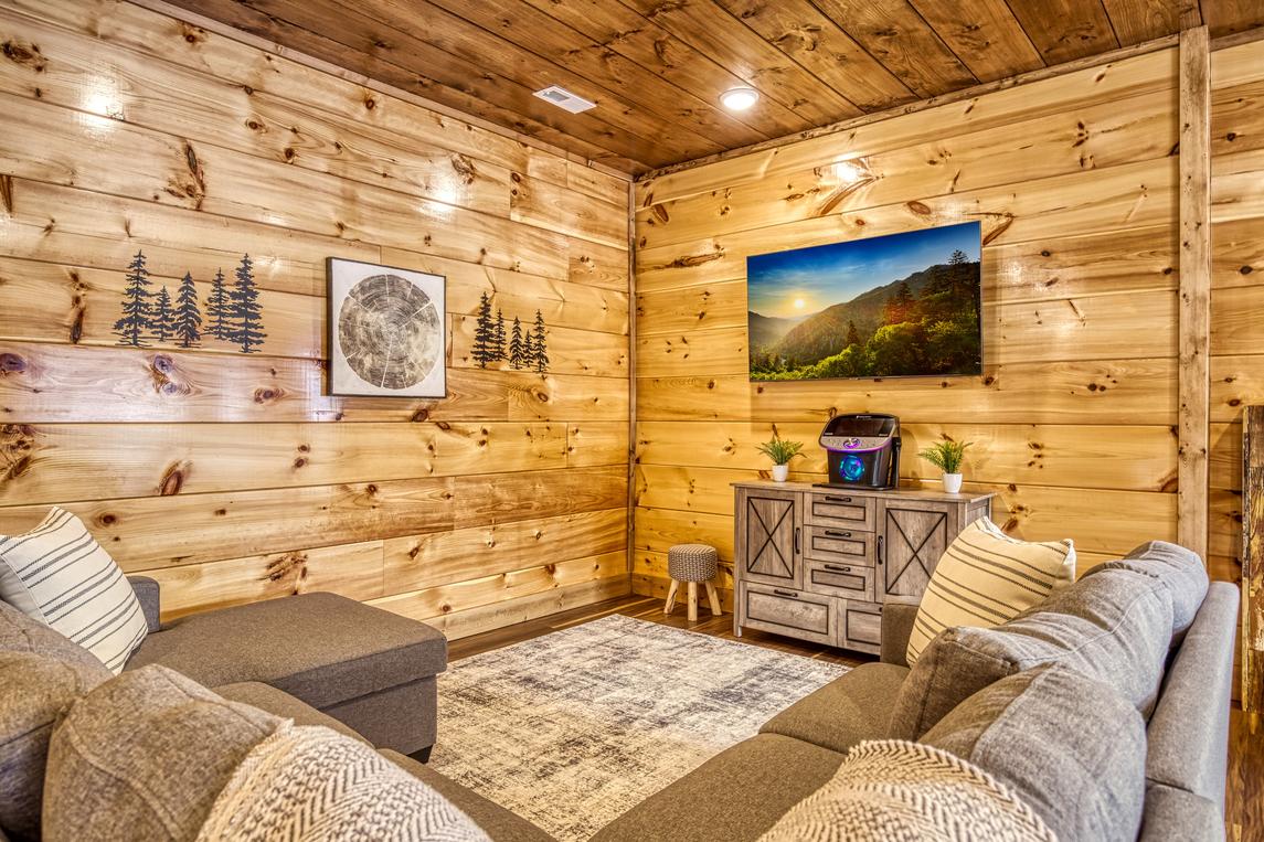 Longview Lodge - New Listing