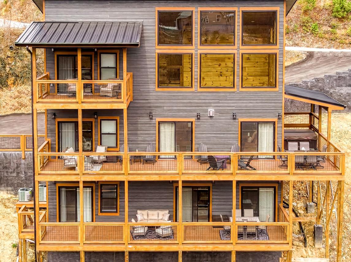 Longview Lodge - New Listing