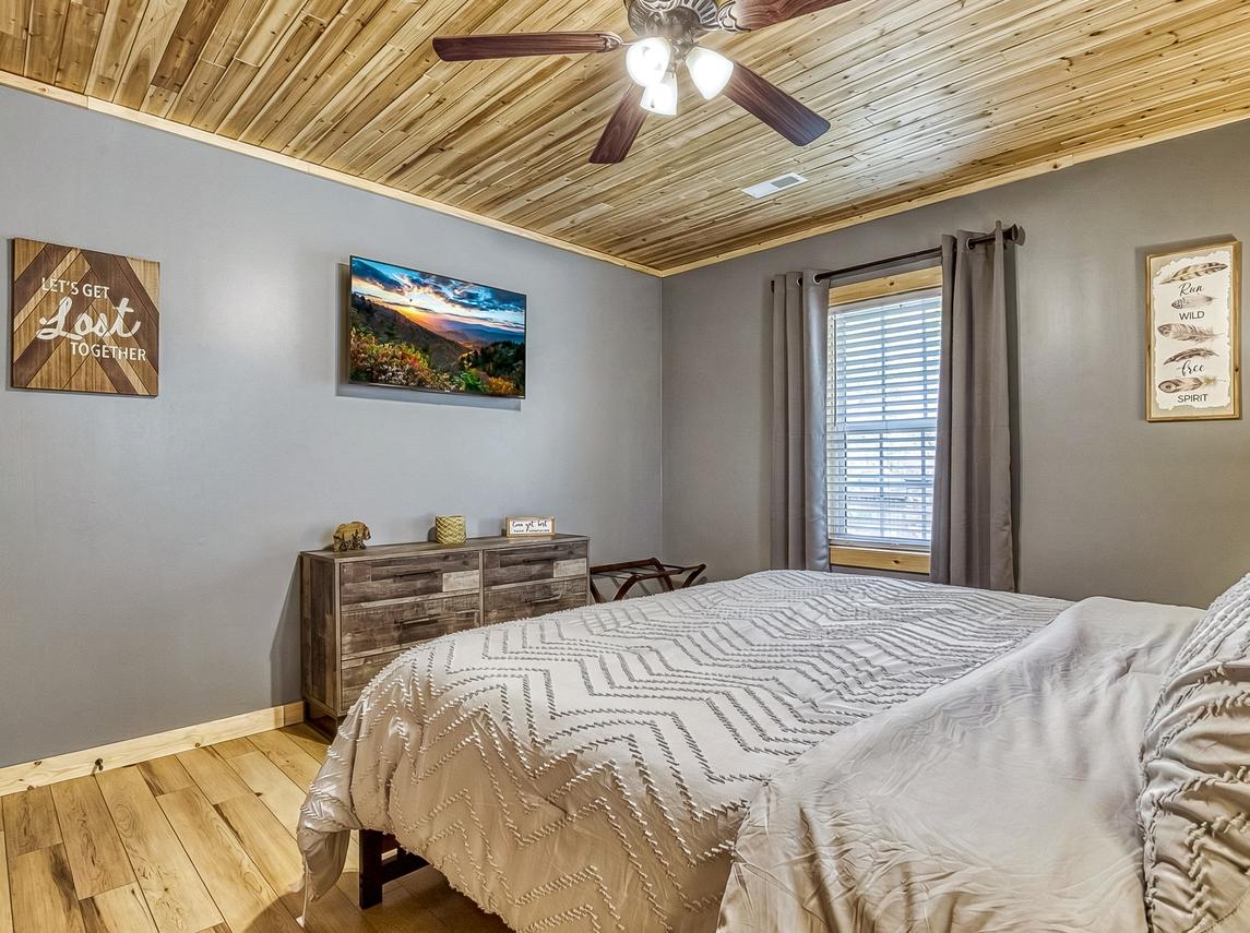 Peaceful Cabin - New Listing