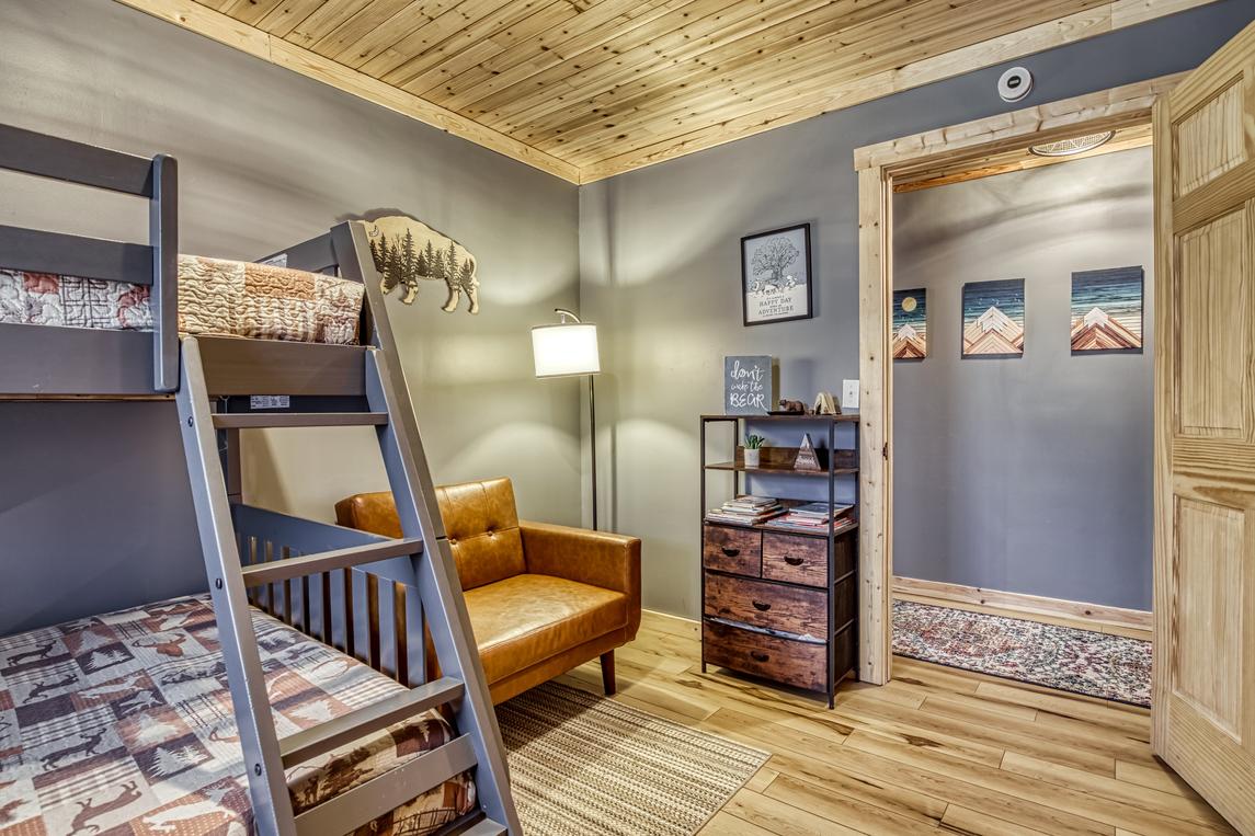 Peaceful Cabin - New Listing