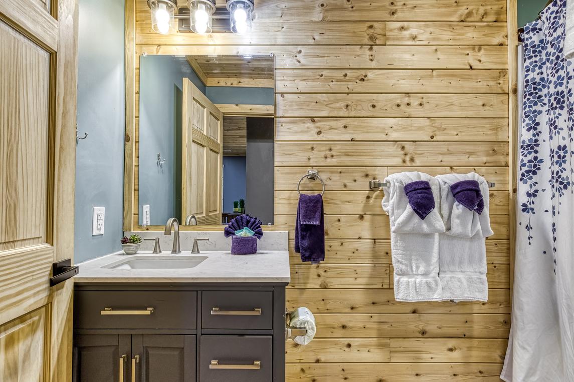 Peaceful Cabin - New Listing