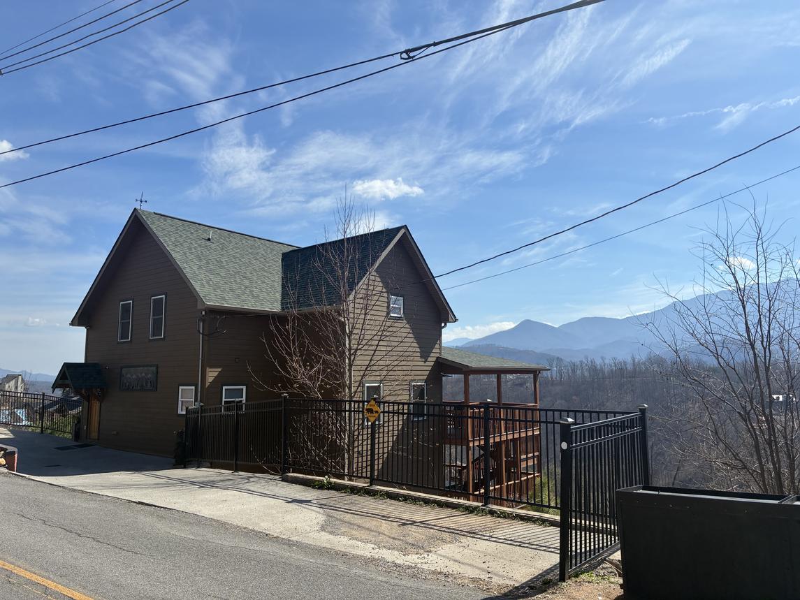 Beartastic Mountain View Lodge - New