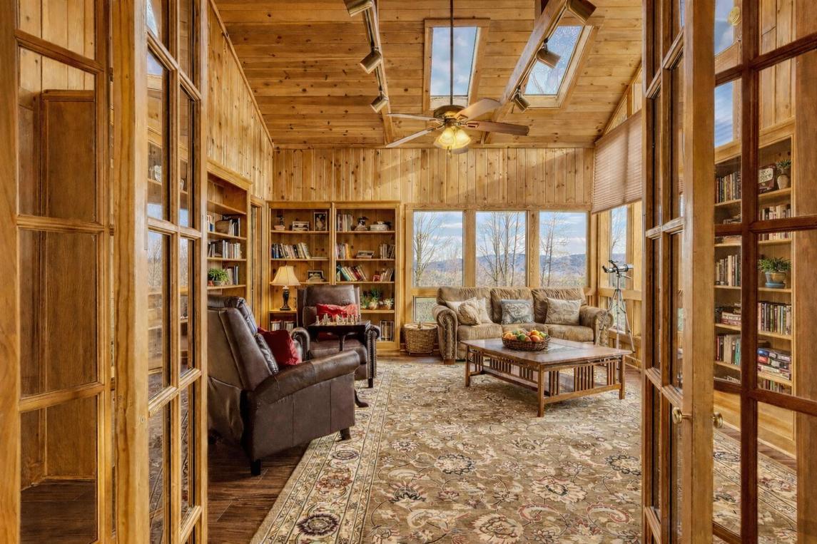 Mountain Vista - New Listing