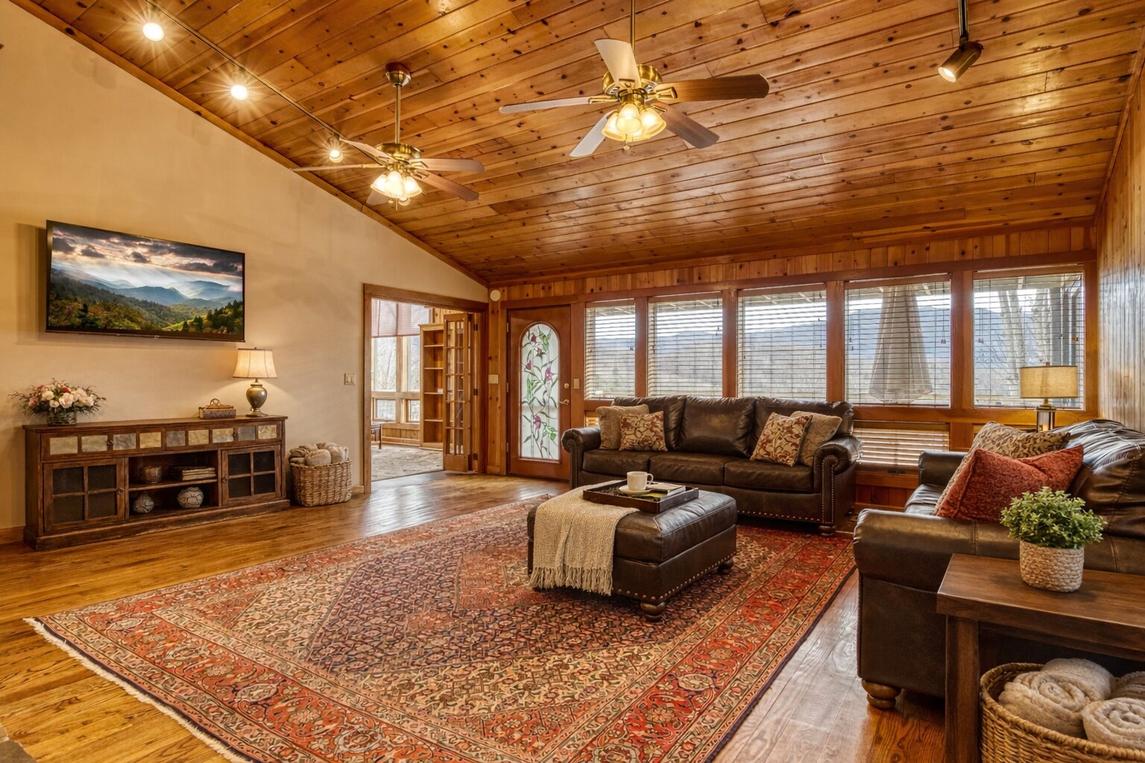 Mountain Vista - New Listing