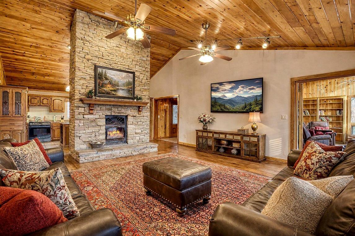 Mountain Vista - New Listing