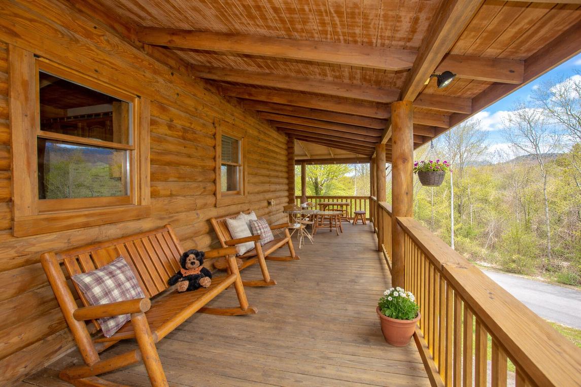 Smoky Bear Lodge with Guest House